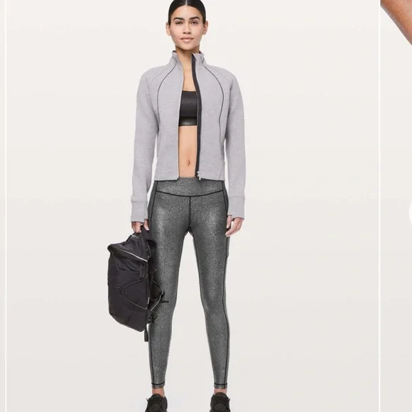 New Lululemon🍋 Speed Up Tight *Foil 28"
Luminosity Foil Silver Size 6 - Picture 2 of 5